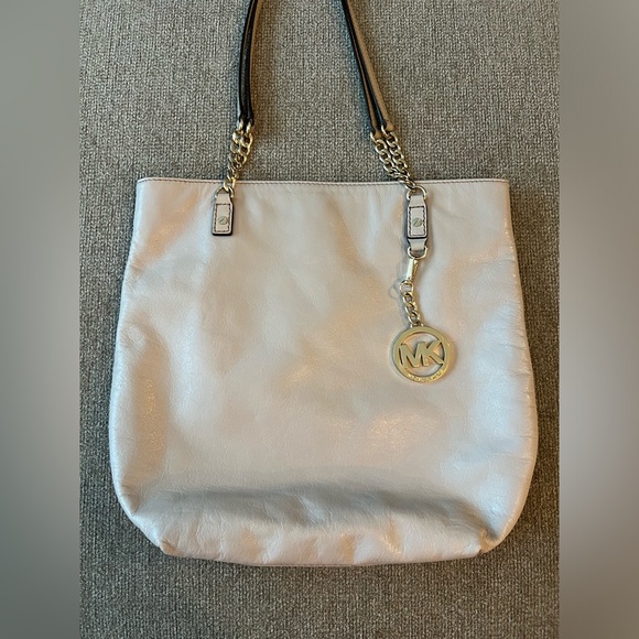Michael Kors Leather Bag w/ gold accents - Picture 1 of 16